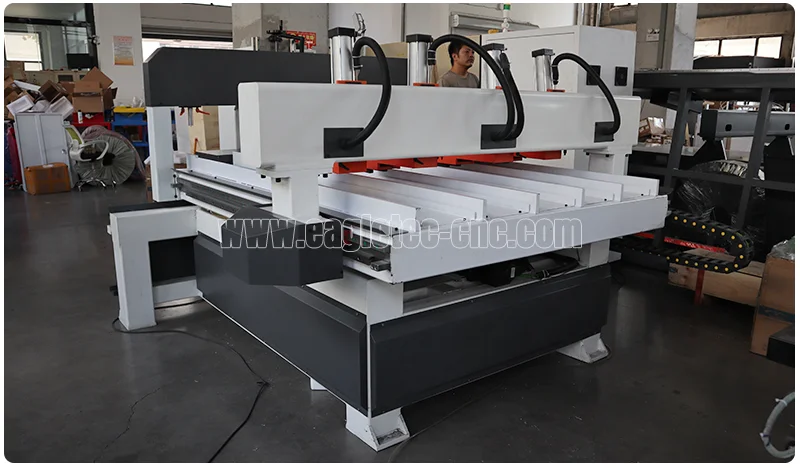 U-axis of cnc solid wood cutter with dual drives
