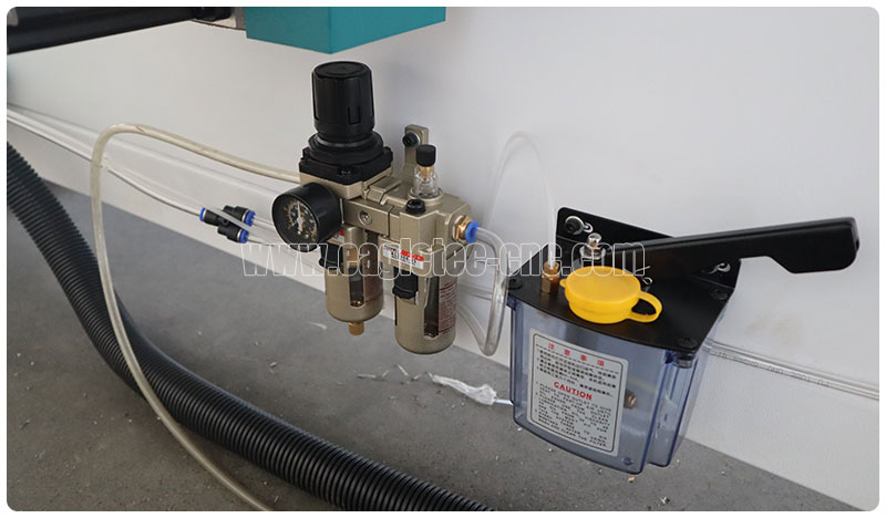 central lubrication system and an oil-water separation unit for huge wood lathe